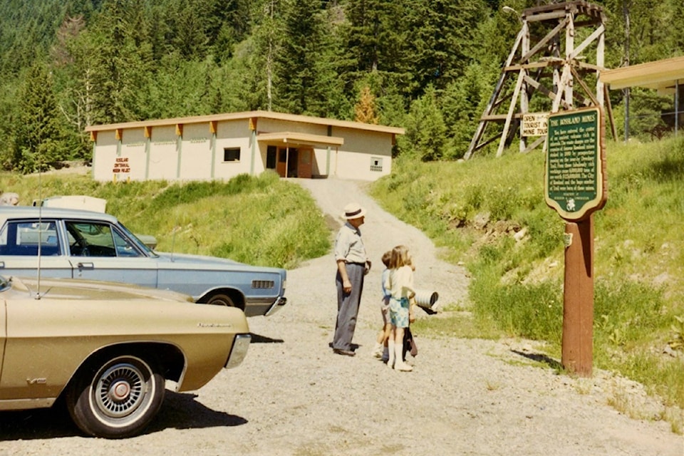 Photo 2276.0245 preserved by the Rossland Museum Discovery Centre, digitized courtesy of Columbia Basin Institute of Regional History. 