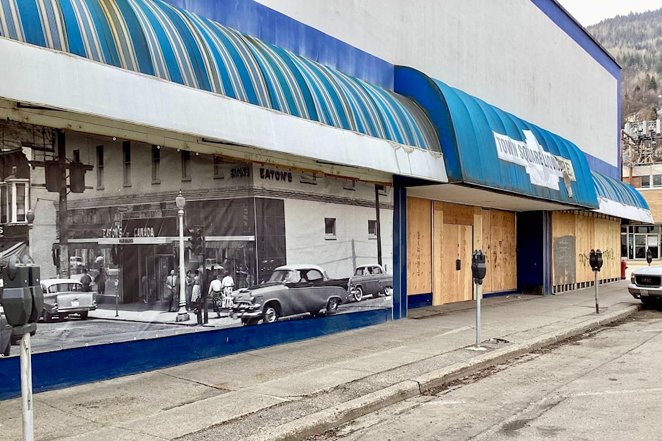 Originally constructed in 1916 for the Trail Mercantile Co. Ltd., the site underwent multiple transformations, including its stint as Eaton’s in 1954.