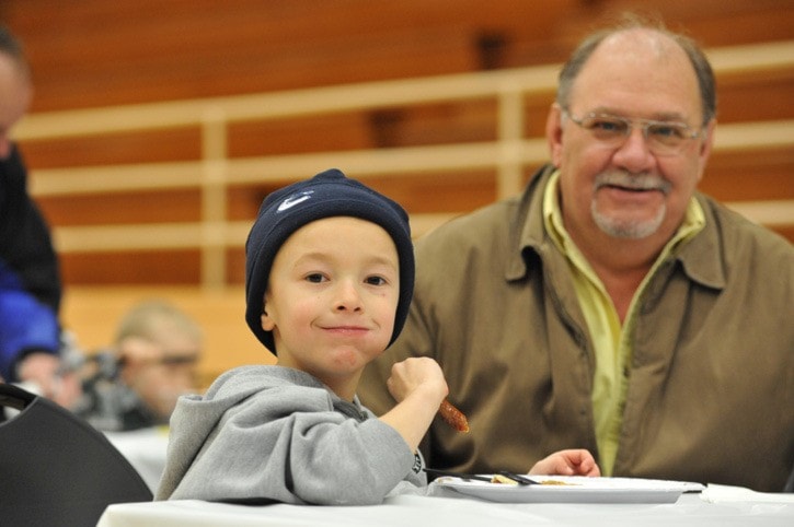 18166traildailytimestdtMinorHockeyBreakfast2-21-11