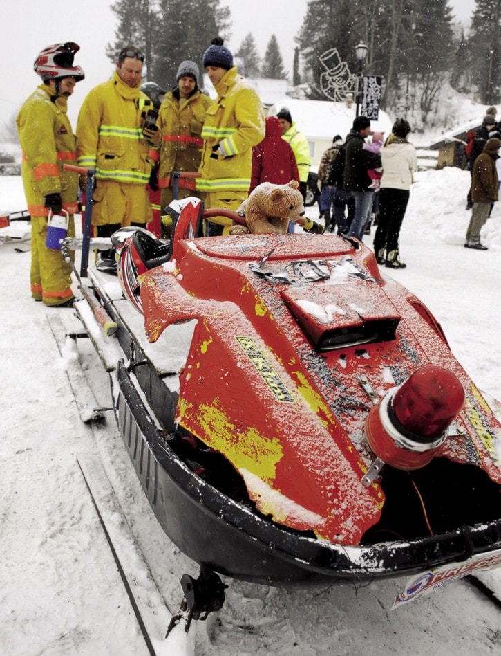 44320traildailytimesRosslandWinterCarnivalfirebobsled1-30-12