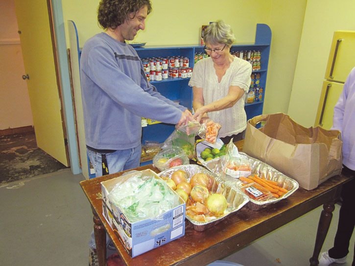 58306traildailytimesTrailFoodbank11-8-12