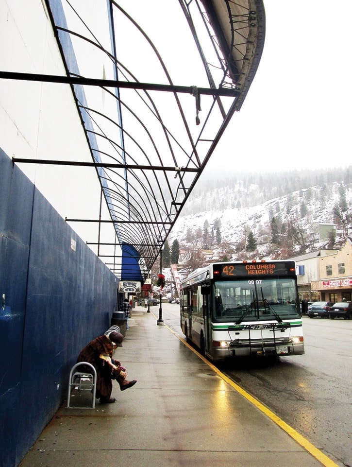 69693traildailytimestdtbusstop1-27-16