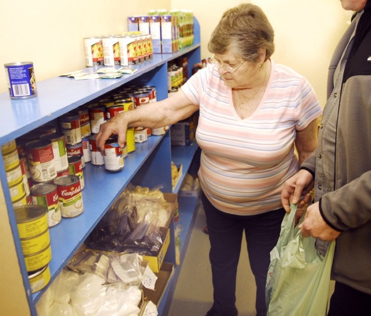 73502traildailytimesTrailfoodbank05-16-12