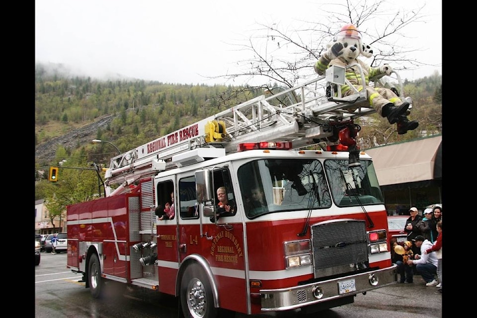 web1_170427-TDT-M-170428-TDT-fireparade