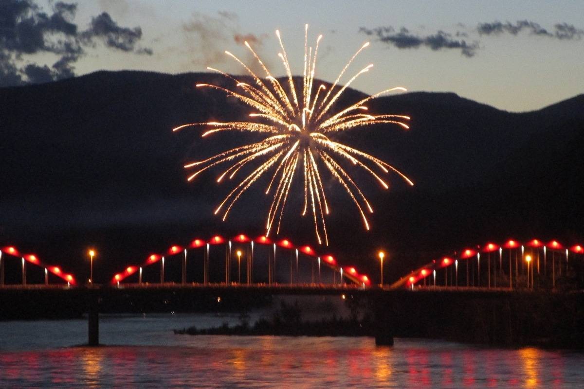 web1_170703-TDT-M-170704-TDT-canada-fireworks2crop