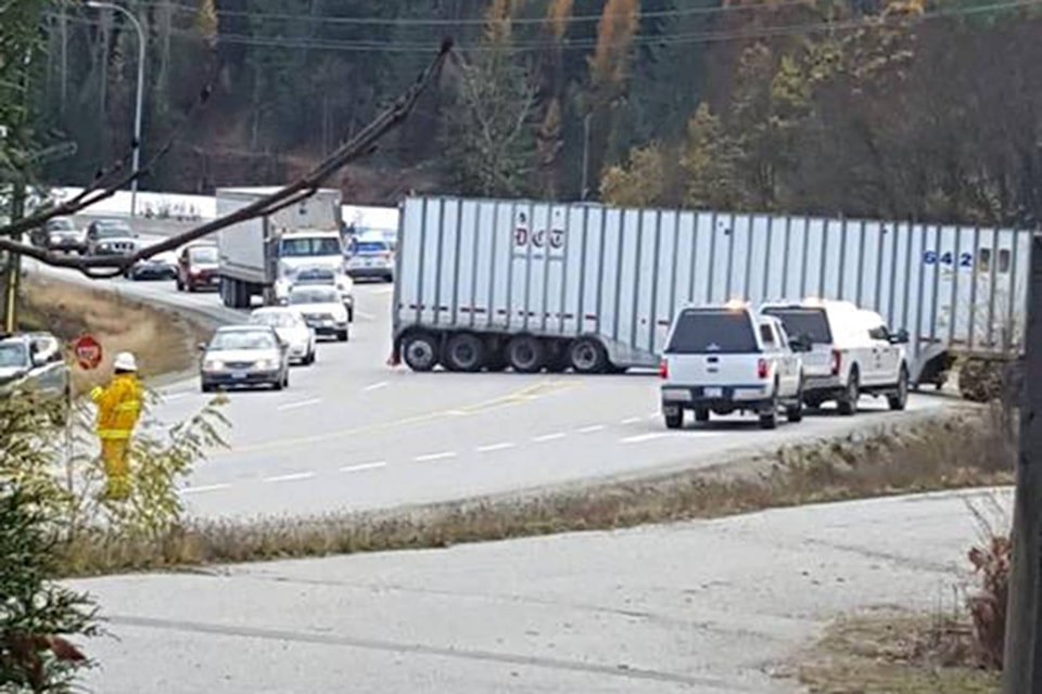 14195087_web1_181101-CAN-semi-accident1