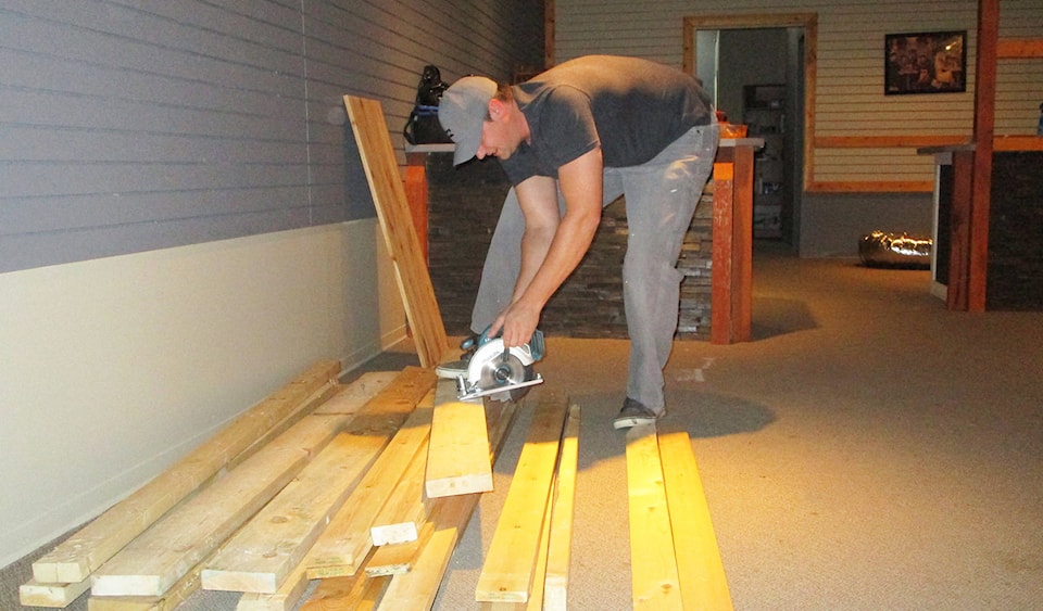 14767699_web1_181025-TDT-jeff-renos