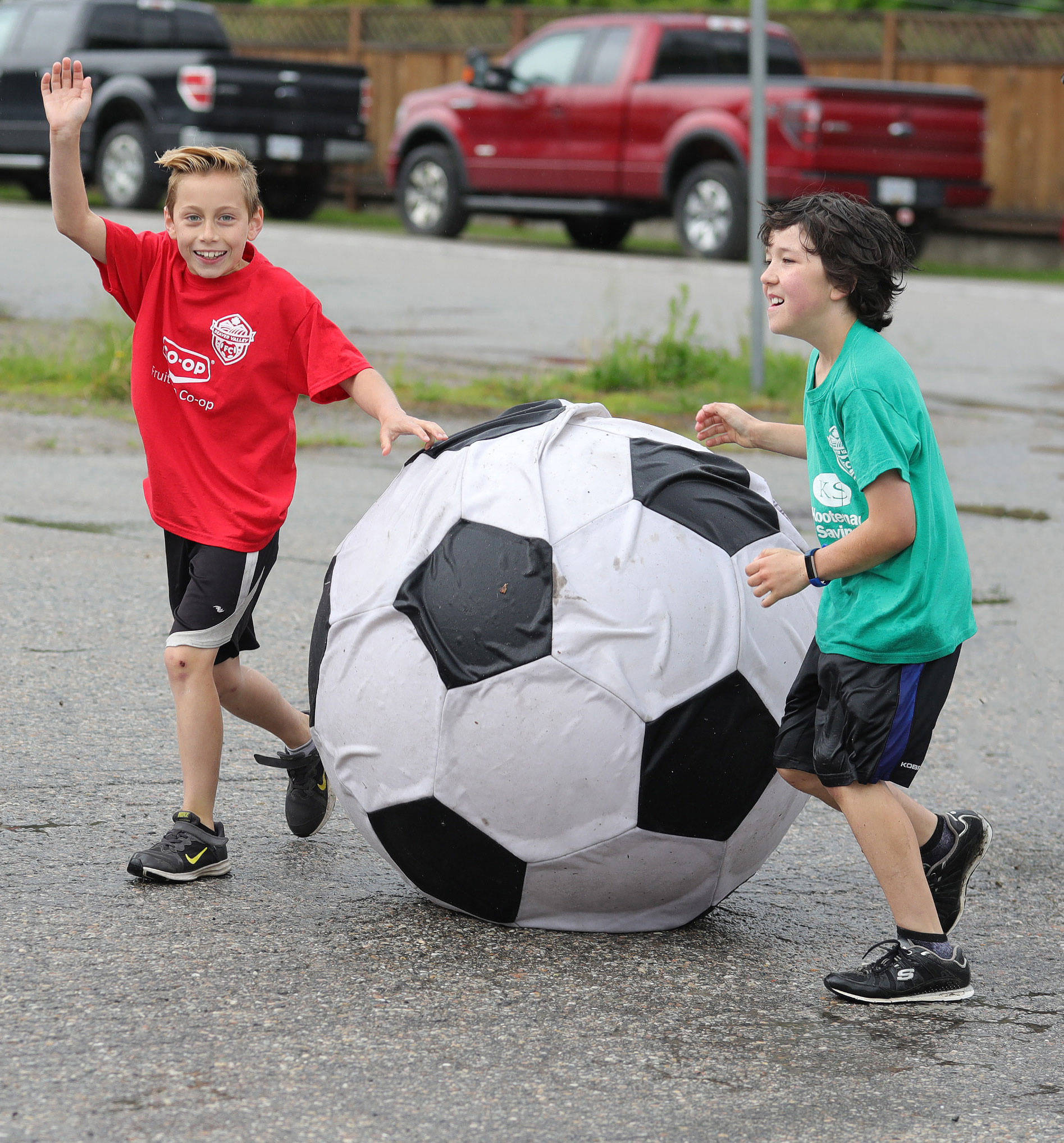 17017706_web1_190528-TDT-may-days-soccer-parade