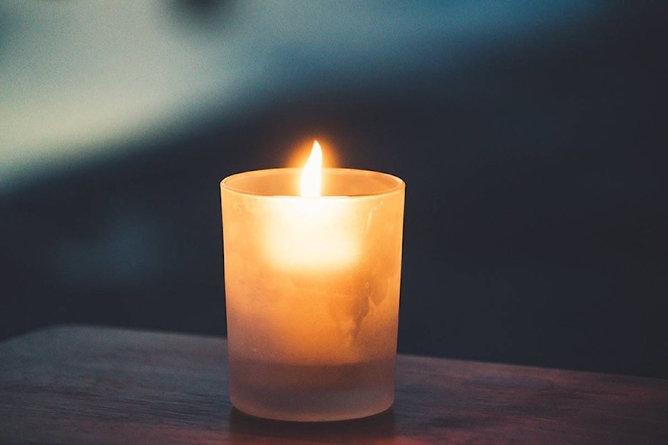 19155950_web1_191031-TDT-M-candle