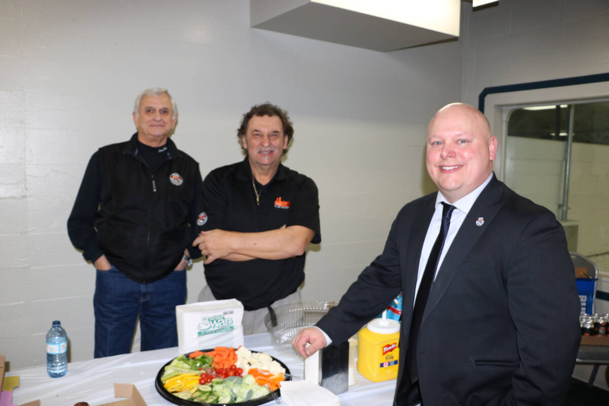 Smoke Eaters head coach and GM Tim Fragle with organizers and Smoke Eaters alumni Tom Gawryletz and Rick Basso.