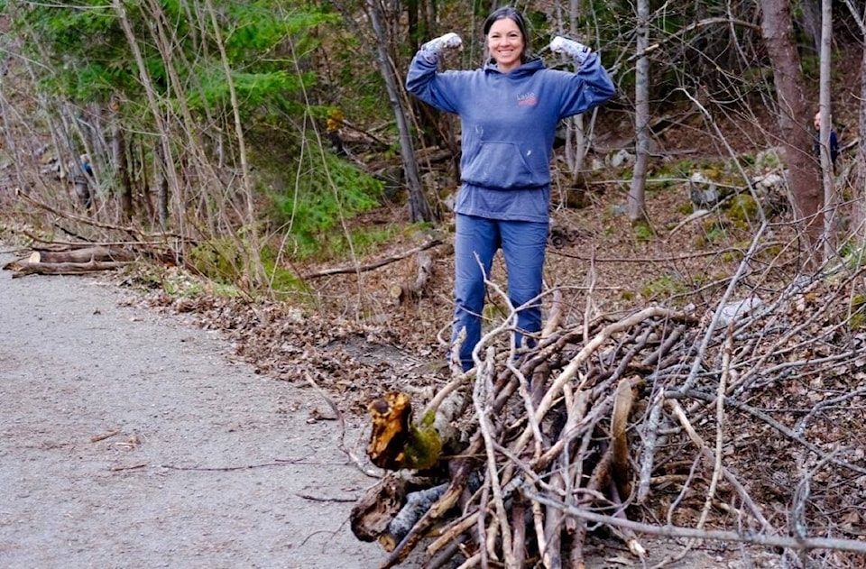 28981868_web1_copy_220505-KWS-FireSmartRailTrail-Volunteers1_1