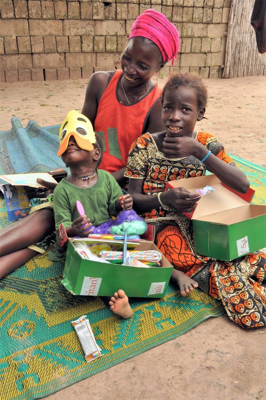Canadians gift 415,000 Christmas shoeboxes, 378 from Trail Trail Times