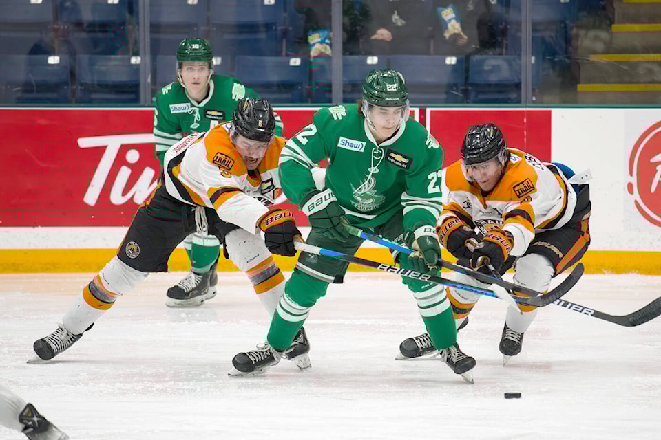 33922661_web1_copy_230214-CDT-bucks-beat-trail-1_1