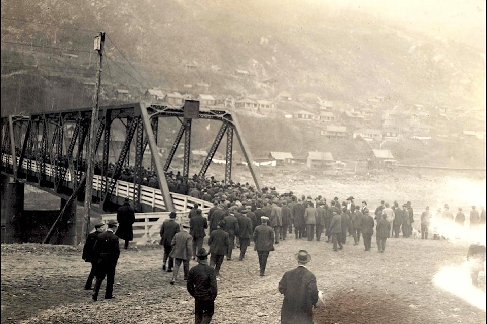Smelter workers leaving the strike rally at Butler Park, November 1917. 
