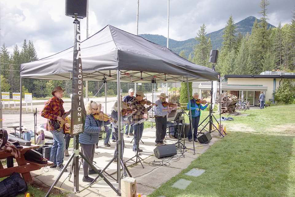 Golden City Fiddlers will be playing at the Arts and Culture Festival. 