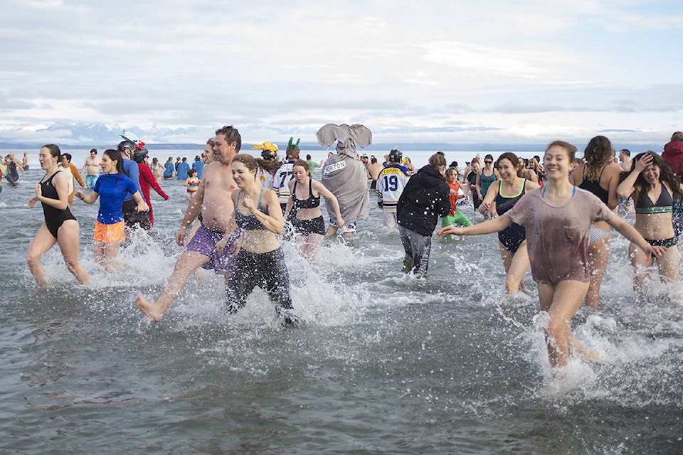 10022526_web1_180103-CRM-polar-plunge_10