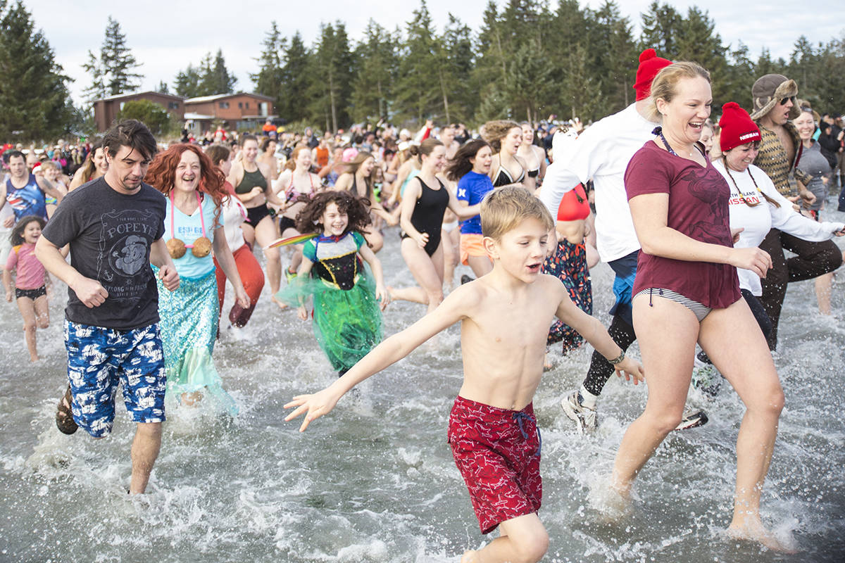 10022526_web1_180103-CRM-polar-plunge_14