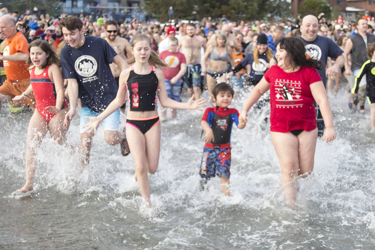 10022526_web1_180103-CRM-polar-plunge_15