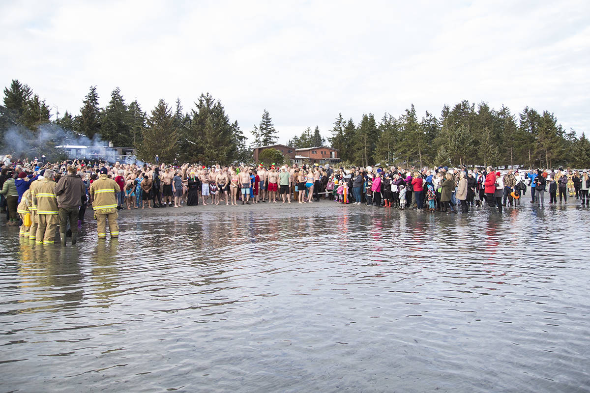 10022526_web1_180103-CRM-polar-plunge_19