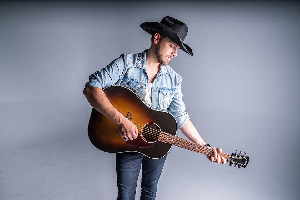 10937733_web1_MMA-BrettKissel3