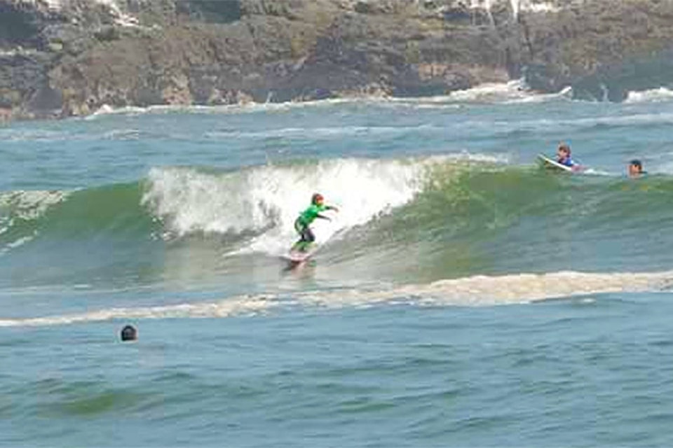11932584_web1_maui-surfing