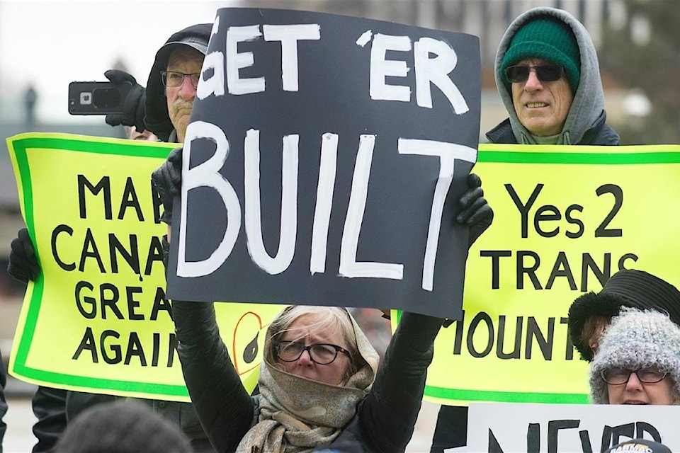 12157306_web1_20180603-BPD-pipeline-rally-AbLeg-Apr18.18.AbGov