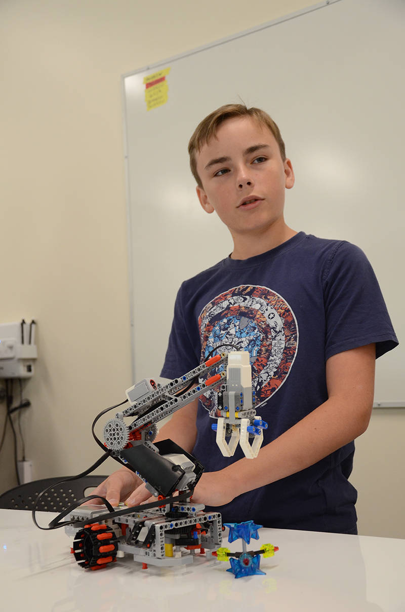 12848330_web1_180723-CRM-kids-robotics3