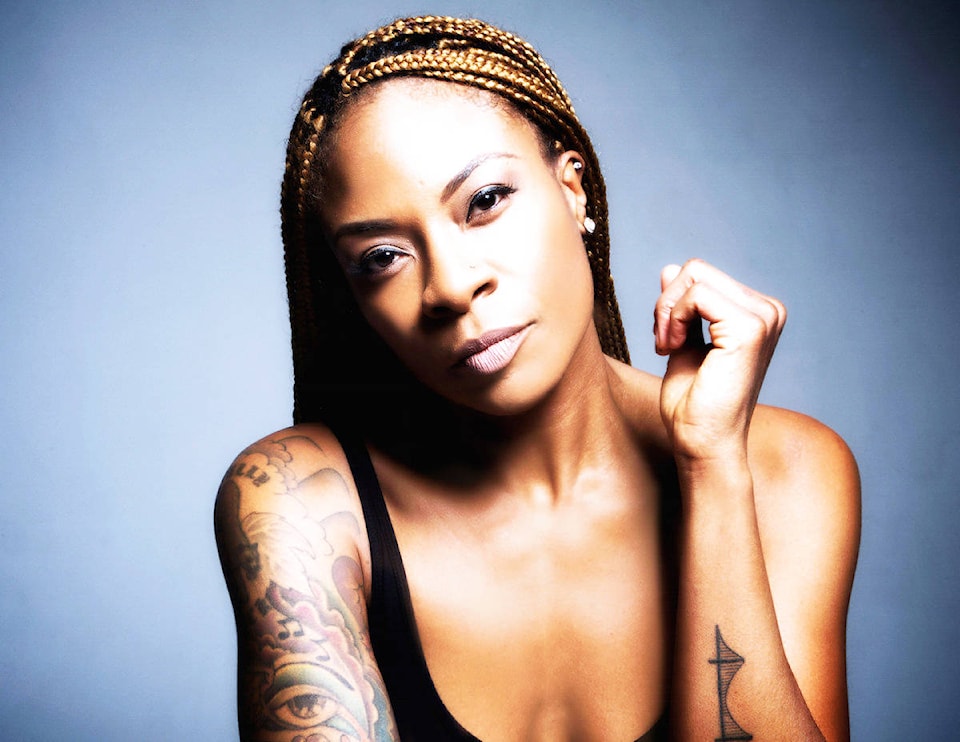 13882547_web1_180910-NBU-jully-black-singer-print