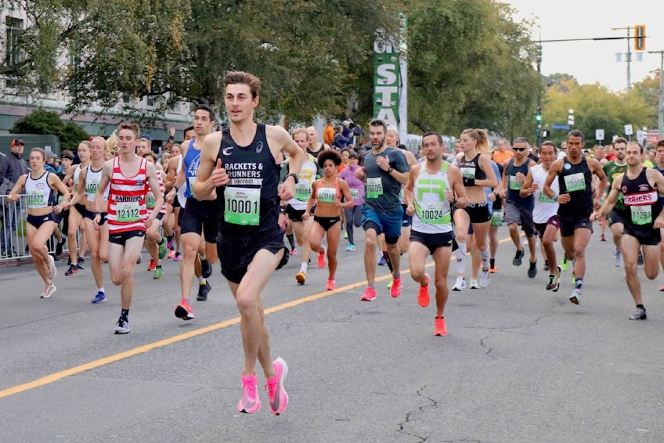The frontrunners at the 8km Turkey Trot at the 40th GoodLife Marathon in downtown Victoria. (Aaron Guillen/News Staff)
