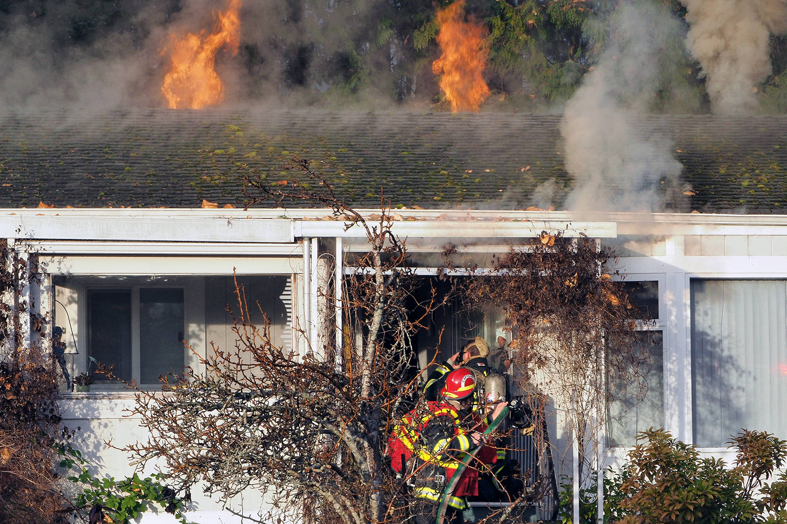 19203294_web1_copy_191101-NBU-Twelfth-St-Fire_1