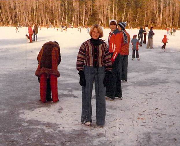 20081917_web1_loon-lake-skating