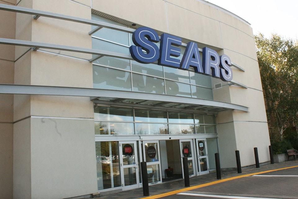 20091428_web1_171310-SNE-Hillside-Sears-Closing_4