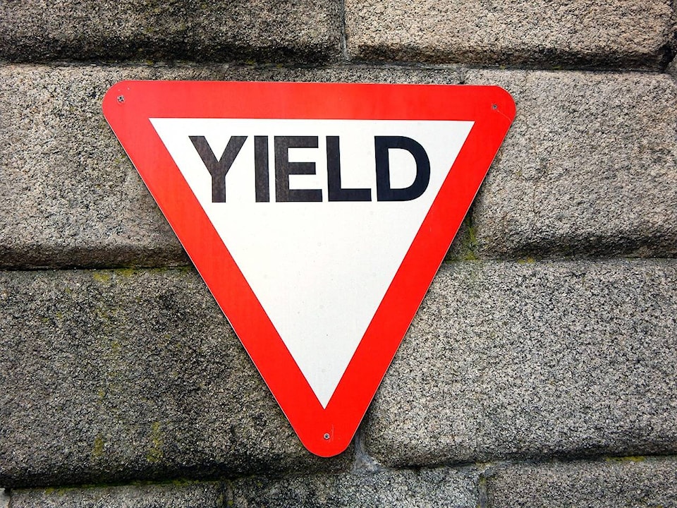 21964186_web1_200628-IFD-yield-column-sign_1