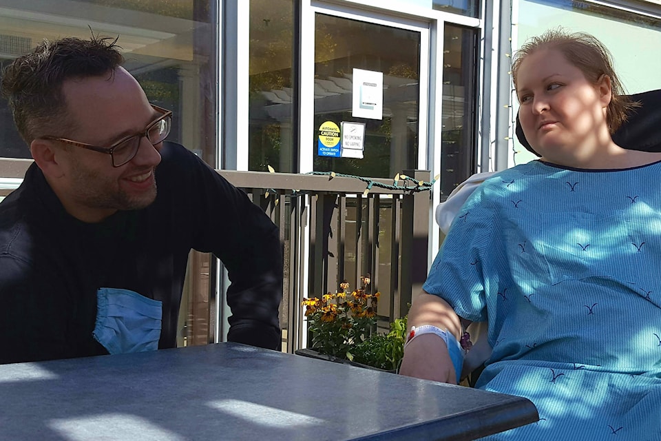 Lisa Green and her husband Chris at the Winnipeg hospital. Photo supplied by Shari Green.