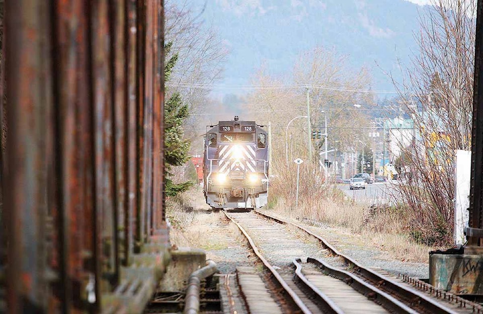 23024381_web1_201015-CCI-Island-Rail-survey-train-black-bridge-Duncan_1