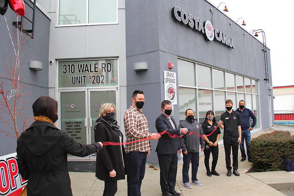 23953630_web1_210116-GNG-CostaCanna-Opening-Cannabis-Colwood_2