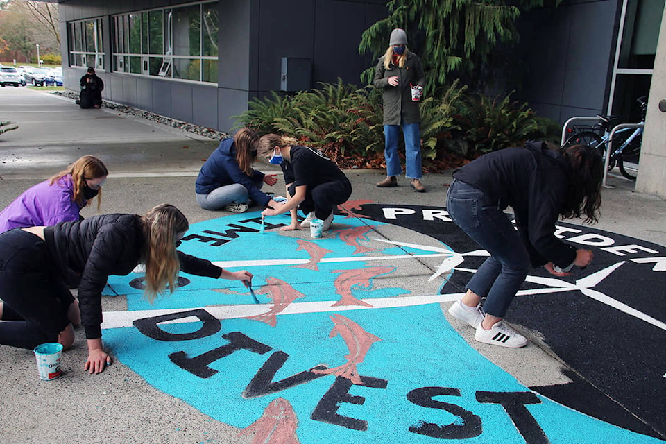 24131370_web1_210203-SNE-UVic-Divestment_1