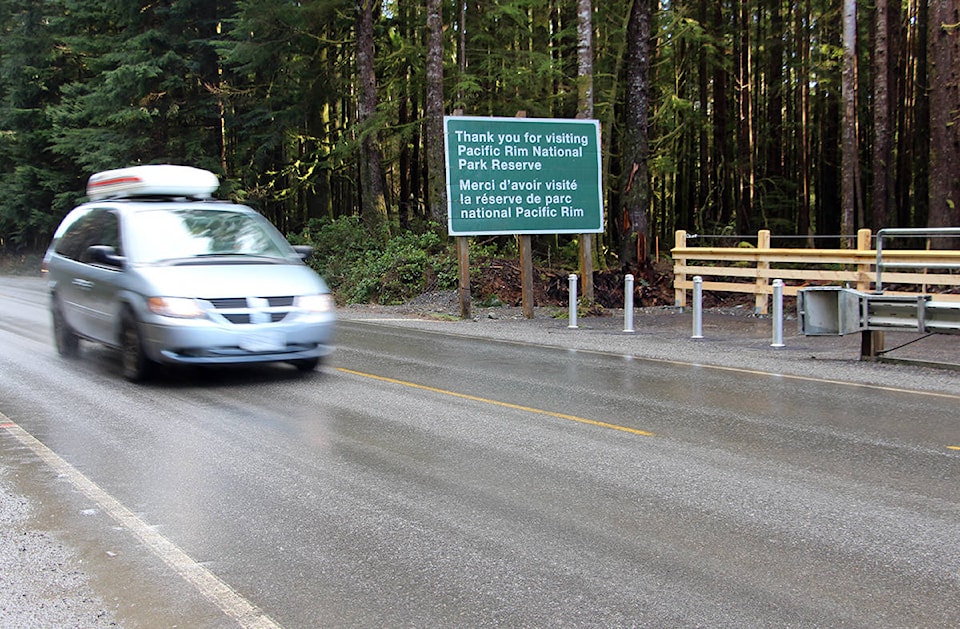 24506511_web1_210310-UWN-Ucluelet-path_1