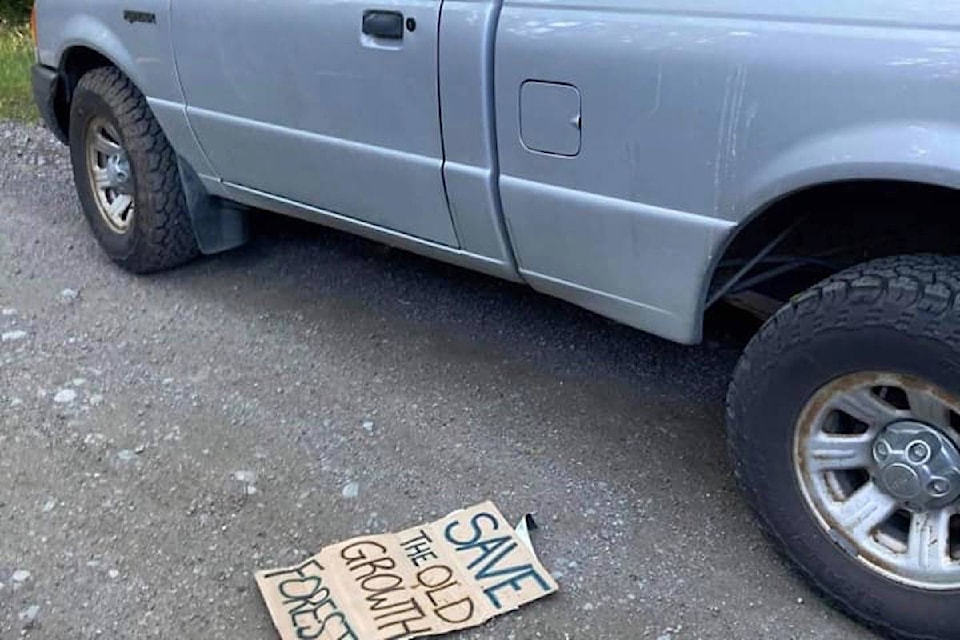 25612458_web1_210623-UWN-truck-vandalized-at-swim-beach-CRIME_1