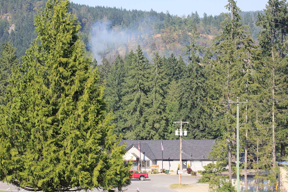 25660571_web1_210630-AVN-Cherry-Creek-brush-fire-CherryCreek_2