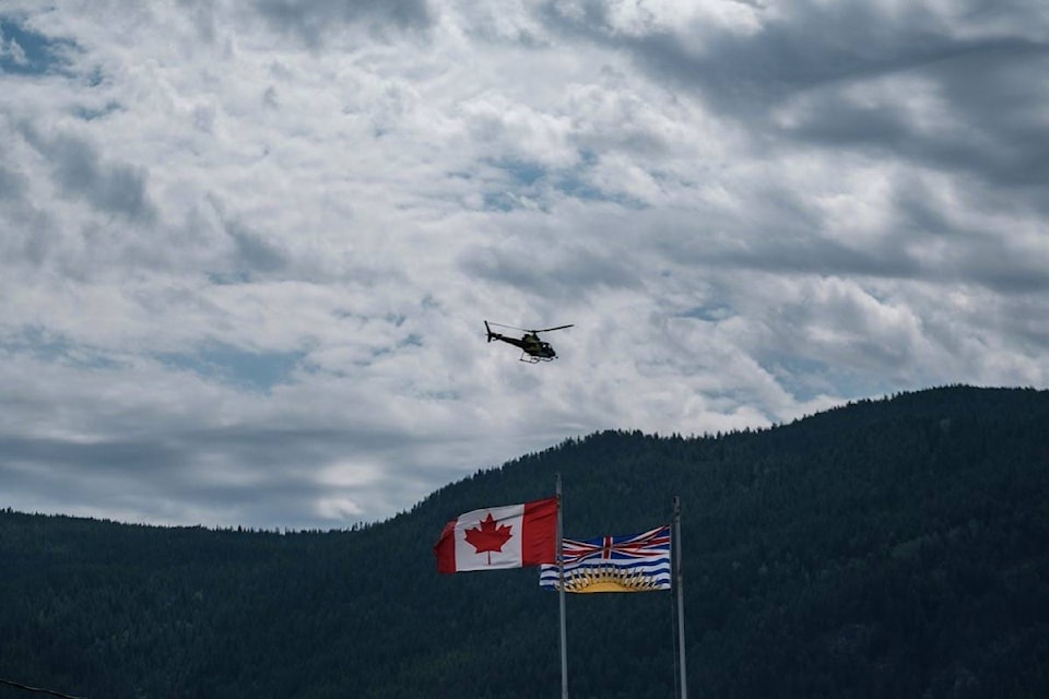 25990969_web1_20210727-BPD-wildfire-heli-castlegar-july21.21.bcg