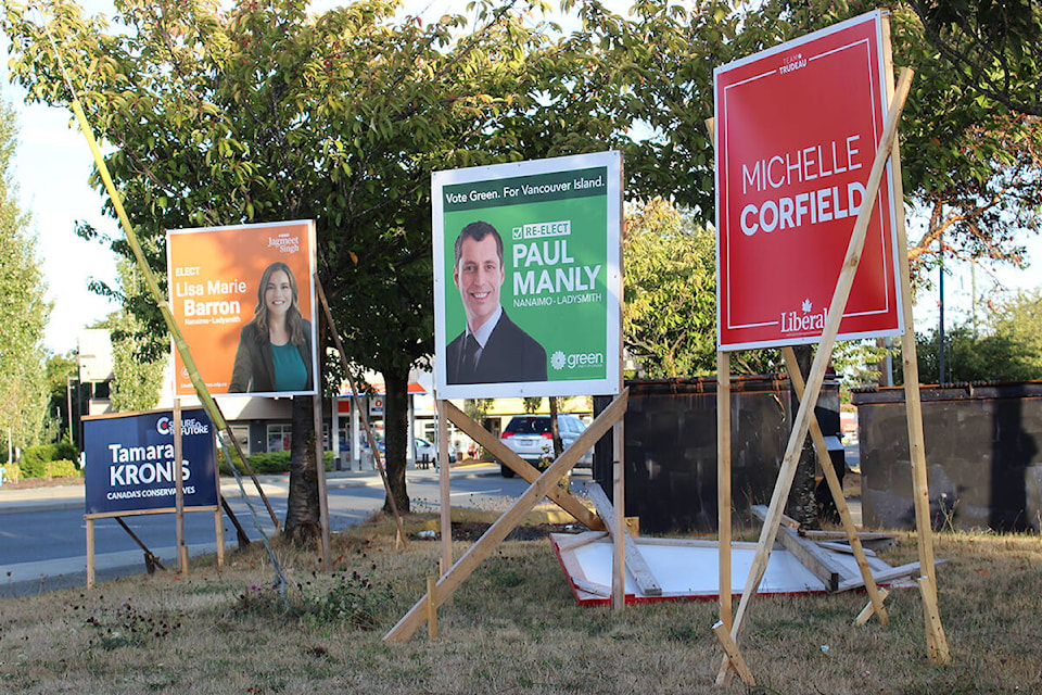 26702388_web1_210928-NBU-Political_signs_bylaw-_1