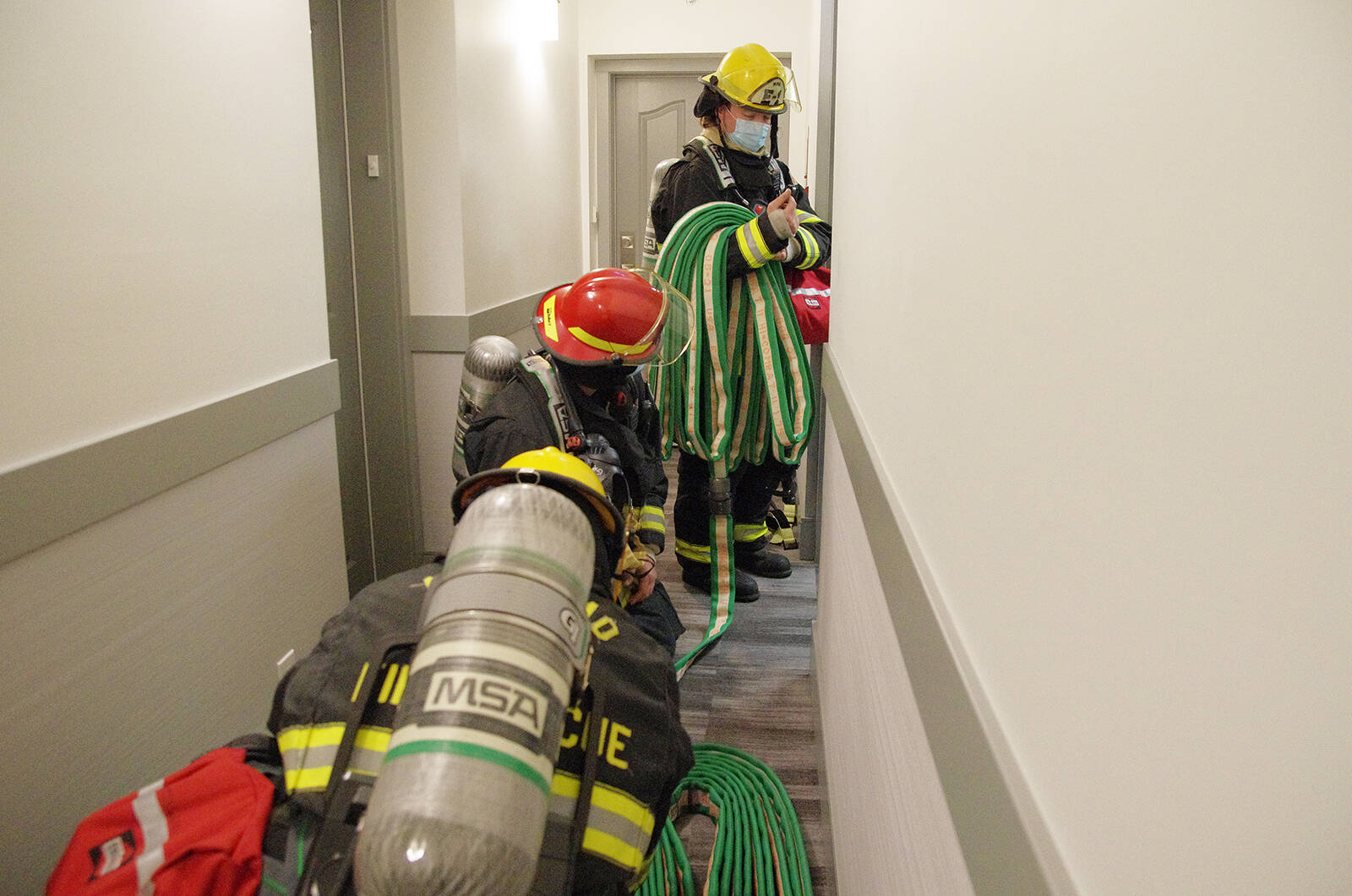 27110220_web1_211105-NBU-Firefighter-high-rise-training-Nanaimo-_1