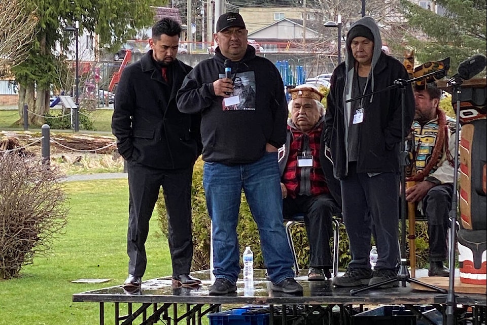 Gwa’sala-‘Nakwaxda’xw councillor Darryl Coon speaks out against DFO, with Elected Chief Terry Walkus Sr. and Band Manager Leslie Walkus next to him. (Tyson Whitney - North Island Gazette)