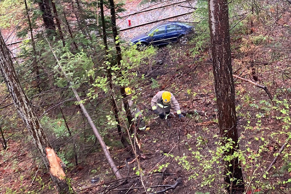 28845874_web1_220418-NBU-Car-over-embankment-Nanoose-_1