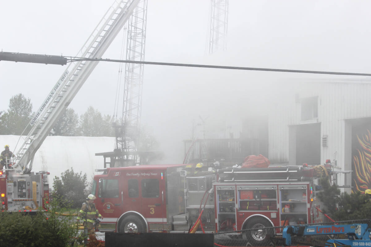 29026144_web1_220512-CCI-Chemainus-fire-smoke_1