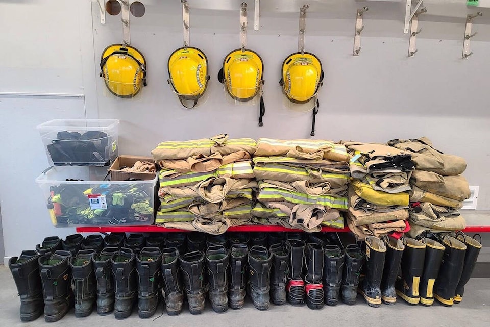 29150943_web1_220511-NIG-Fire-Fighter-gear-donated-Donation_1