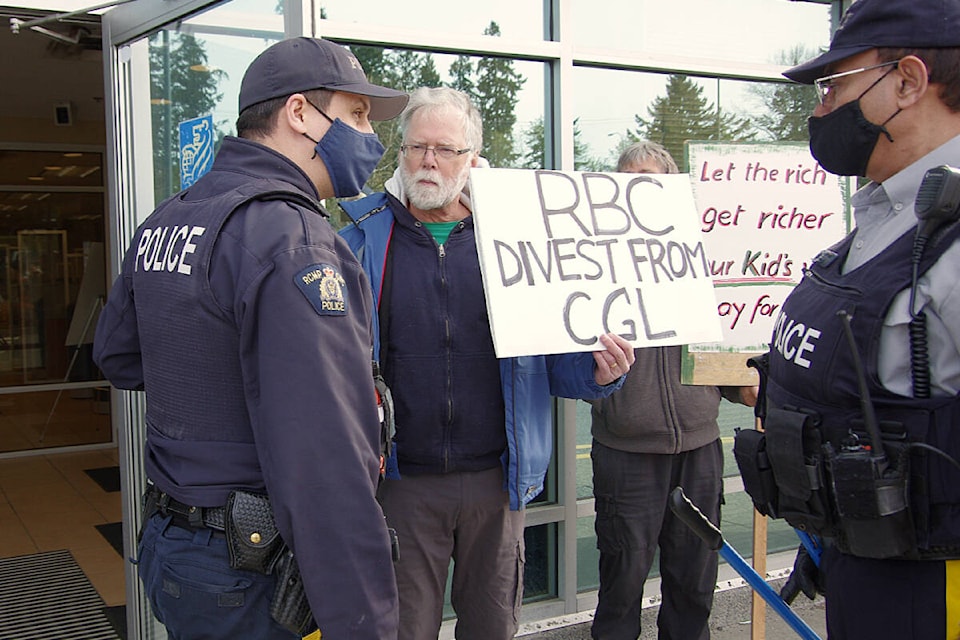 30434762_web1_220919-NBU-Protester-prohibited-possessing-glue_1