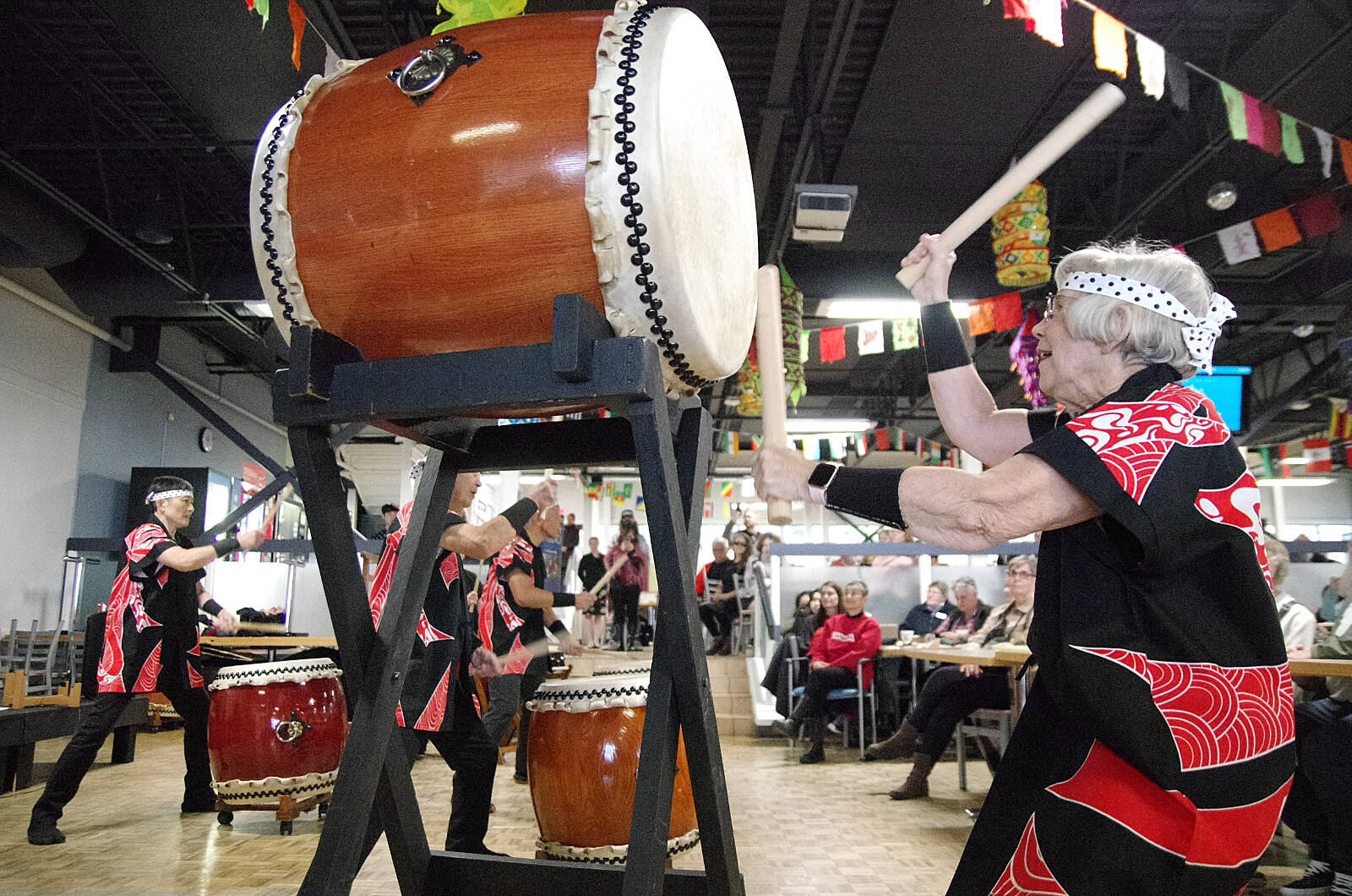 30963272_web1_221104-NBU-Japanese-drummers-VIU-_4