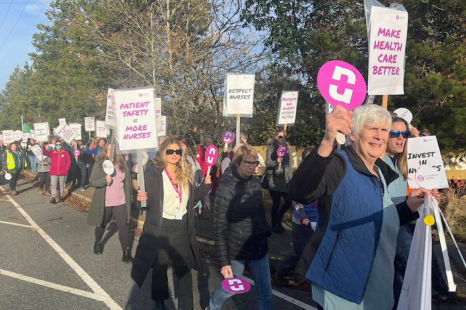 31122376_web1_221130-NBU-nurses-rally-1_1